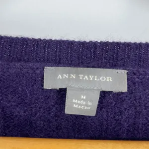 Ann Taylor Purple Cable Knit V Neck 100% Cashmere‎ Sweater Size M Luxury Preppy thumbnail 3