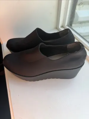 Donald J. Pliner Black Platform Slip-On Shoes thumbnail 2