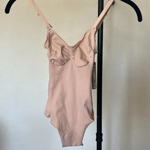 SKIMS EVERYDAY SCULPT BODYSUIT Clay size S‎ NWT thumbnail 2