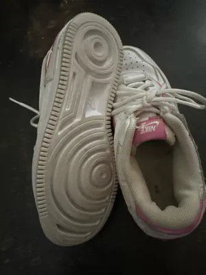 Pink and white Nikes  thumbnail 3