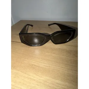 Tory Burch TY9070U Sunglasses Black Gold Dust Bag thumbnail 2