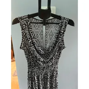 VLD‎ Women's Black And White Geometric Design sleeveless maxi dress size Large thumbnail 2