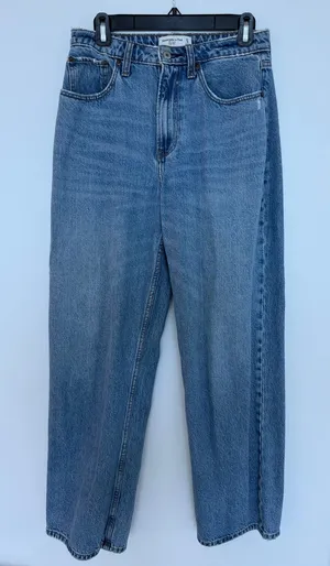 Abercrombie Curve Love Loose High Rise Jeans in Size 27 thumbnail 1
