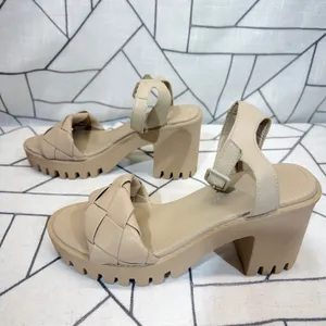 Madden Girl Platform Sandals Size 9 Tan Woven Lug Sole Block Heel Buckle‎ Strap thumbnail 6