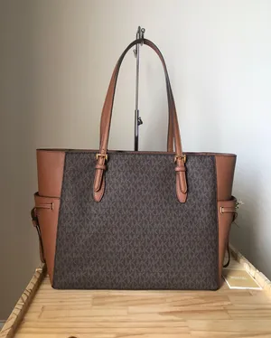 Michael Kors Purse thumbnail 3