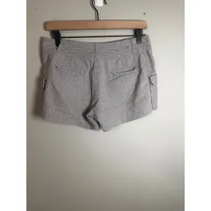 Banana Republic‎ Martin Fit Low Rise Cargo Shorts Gray White Pinstripe Womens 2 thumbnail 4