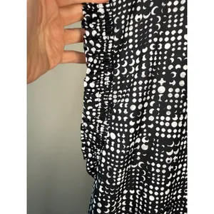 Jodifl Black White‎ Geometric Print Blouse Ruffle Sleeve V Neck Top L thumbnail 3
