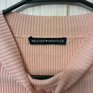Brandy Melville Pink Ribbed Mock Neck Cropped Sweater‎ Small thumbnail 4