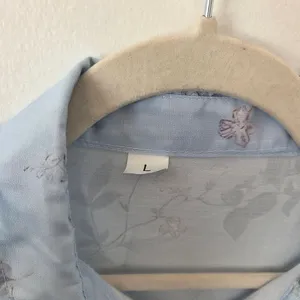 Blue Floral Blouse Top Linen Feel Pastel Lightweight Cottagecore Grandmacore L thumbnail 3