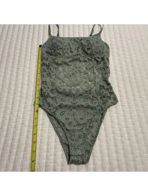 GILLY HICKS Small Green Lace Bodysuit Built In Bra Crochet Look Abercrombie thumbnail 2