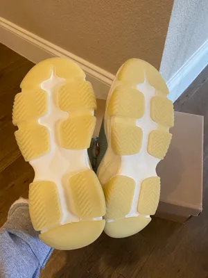 Sneaker thumbnail 3