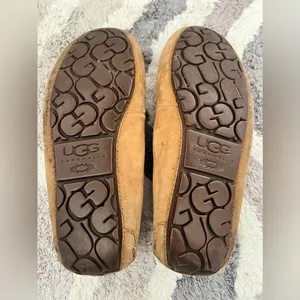 Ugg size 7 moccasins thumbnail 2