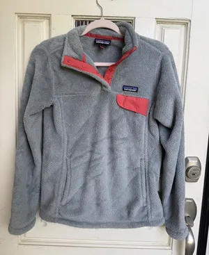 Patagonia Women's‎ Re-Tool Snap-T Fleece Pullover Gray /Coral Size Small thumbnail 1