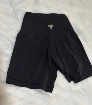 Aritzia TNA butter bike shorts thumbnail 1