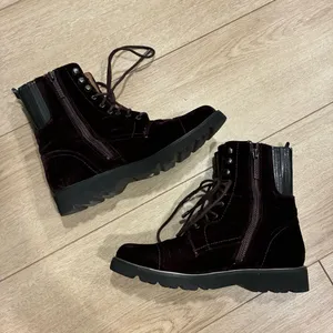 Donald Pliner Women’s Carmen Velvet Combat Boots Burgundy Red Size 6.5 thumbnail 3