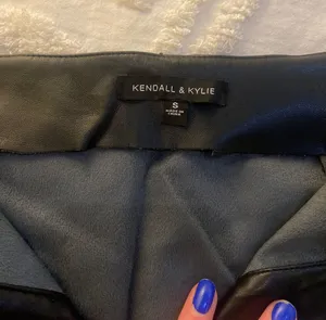 Kendall & Kylie Vegan Leather Mini Skirt thumbnail 5