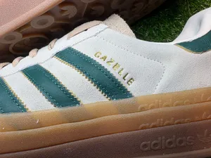 Adidas Gazelle. Women’s 10. Cream and green thumbnail 2