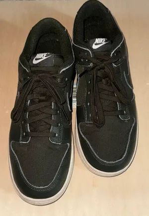 Men’s Forest Green Nike Shoes 9.5 thumbnail 1