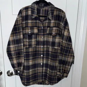 NWOT No Vacancy Brushed Wool Plaid Shacket - Navy and Tan thumbnail 2