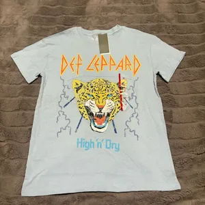 Def Leppard High n Dry Graphic Band T Shirt Blue XS NWT thumbnail 3