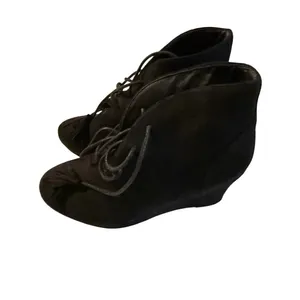 Report Black Suede‎ Wedge Booties Women's Size 9 Fringe Tassel Ties thumbnail 3