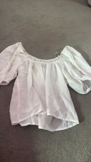 White old navy flowy top thumbnail 2