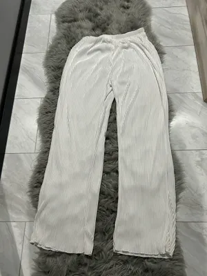 Adorable light weight wide leg pants Size says 2 x fits a large to xlarge thumbnail 1