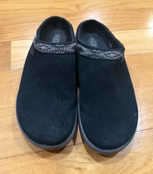 Keen women’s Elle suede mules collar design size 5.5 thumbnail 1