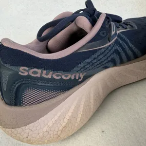 Saucony Triumph 22 Womens 10 Running Shoes Navy‎ Blue Mauve Athletic Sneakers thumbnail 9