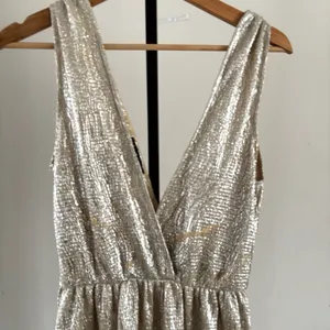 Lulus Metallic Gold Plunging V-Neck Sleeveless maxi Dress thumbnail 11