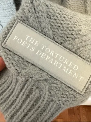 Authentic TAYLOR SWIFT TTPD Cable Knit V-Neck Cardigan Sweater - Gray XS/S thumbnail 6