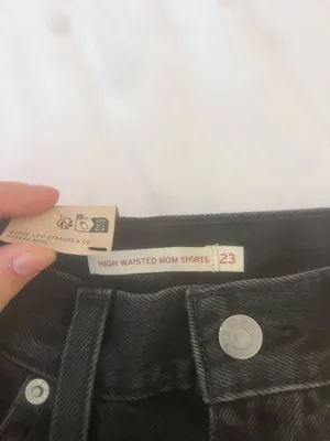 Levi’s High-Waisted Mom Shorts thumbnail 4