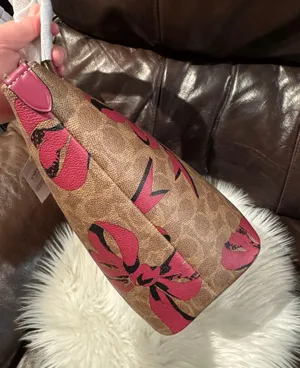 Coach NWT Gallery Tote Bag In Signature Canvas With Bow Print CZ174 thumbnail 3