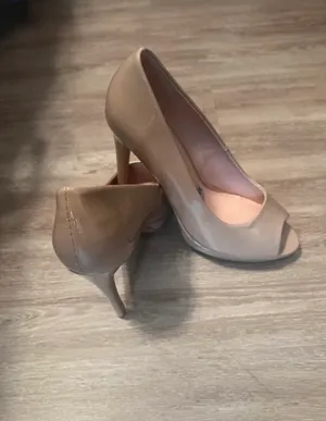 Chinese Laundry Women’s open toe beige heels Size 9.5 shoes thumbnail 2