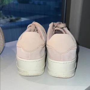 Nike Women's Blush Pink AF-1 Platform Sneakers Women’s‎ Size 8.5 thumbnail 4