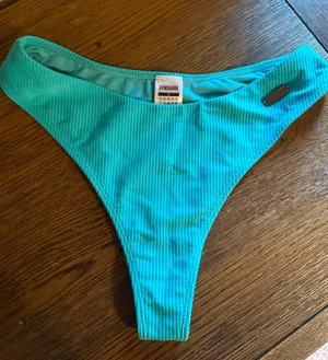 Gymshark Bikini Bottoms thumbnail 1