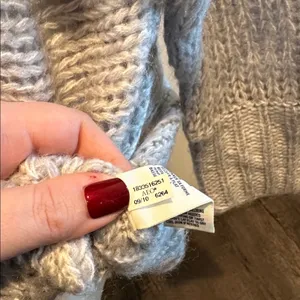 American Eagle Large Y2K Light Gray Wool/Mohair-Blend Open‎ Knit V-Neck Sweater thumbnail 9