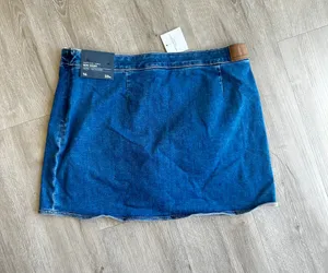 American Eagle High-Rise Denim Mini Skort – Size 16 – NWT thumbnail 2