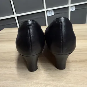 Collection by Clark’s Classic Black Leather Women's Pumps thumbnail 7