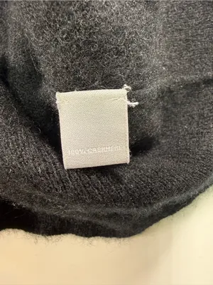 Neiman Marcus 100% Cashmere Black V-Neck Open Turtleneck Sweater thumbnail 6