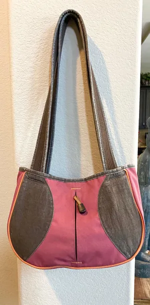 Like new bag with magnetic closer. Mint! Sz 12x8x4 thumbnail 1