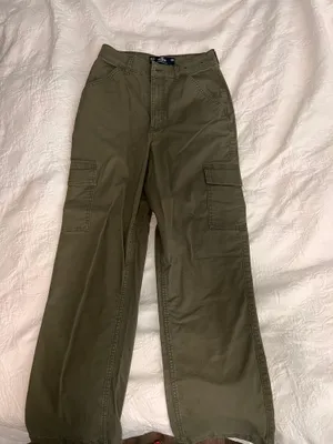 Hollister Cargo Jeans thumbnail 1
