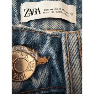 Zara Mid Rise Straight Leg Jeans Size 2 Blue Denim Classic thumbnail 5