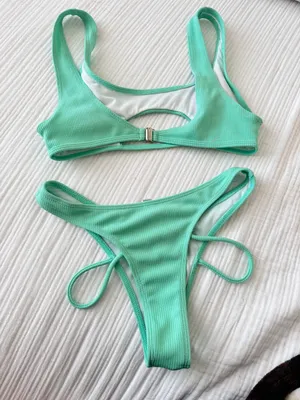 Green Swimsuit Size M thumbnail 2
