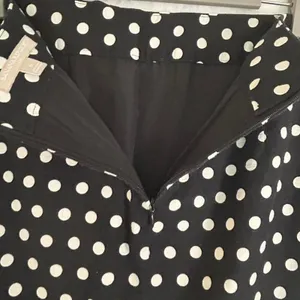 Banana Republic black & white polka dot midi pencil‎ skirt Size 6 thumbnail 4