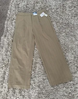 Old navy pants  thumbnail 1