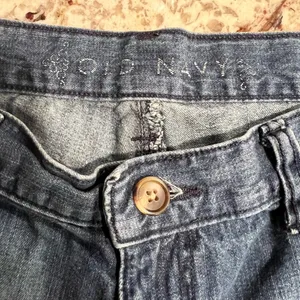 Women’s Blue Old Navy Size 2 Jean Shorts thumbnail 3