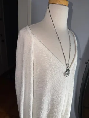 Anthropologie Ivory Textured V-Neck Knit Top thumbnail 3