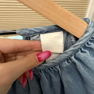 H&M Casual Blue Chambray Denim Dress thumbnail 5