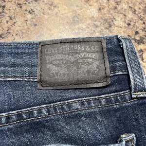 Levis Womens Jeans Cropped Zip Fly Blue Size 29 DZ thumbnail 5